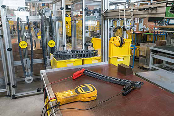 Teste ESD no laboratório da igus