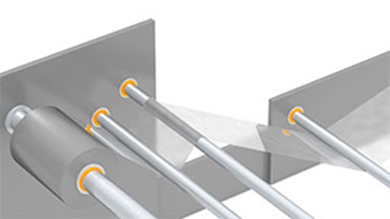 Embalamento de produtos esterilizados e manipulação de componentes em ambiente de sala limpa.