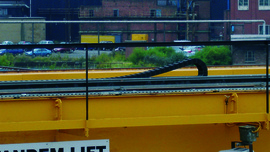 Calha articulada numa ponte exterior da Corus Rail
