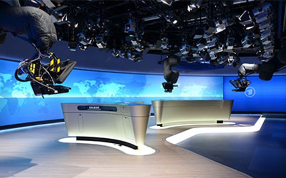 Câmara robótica num estúdio de televisão