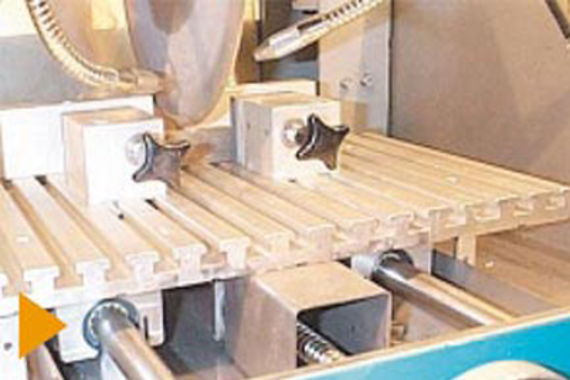 Veios em alumínio drylin® R para guiamento linear preciso em rebarbadora de separação