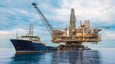 Indústria marítima: navio e plataforma petrolífera