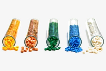 Tubos de ensaio com diferentes granulados de plástico