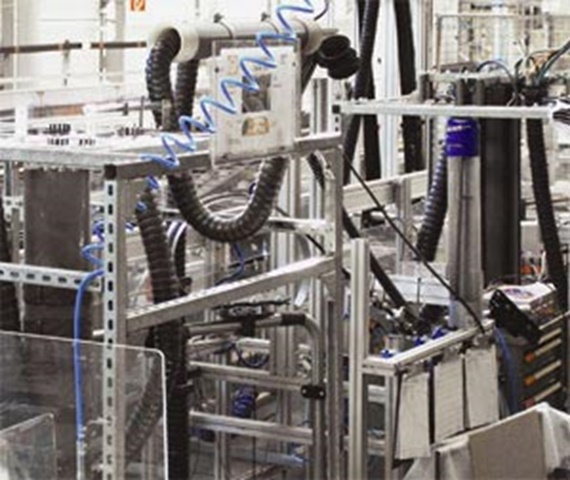 Testes de torção da triflex® R no laboratório igus®, em Colônia