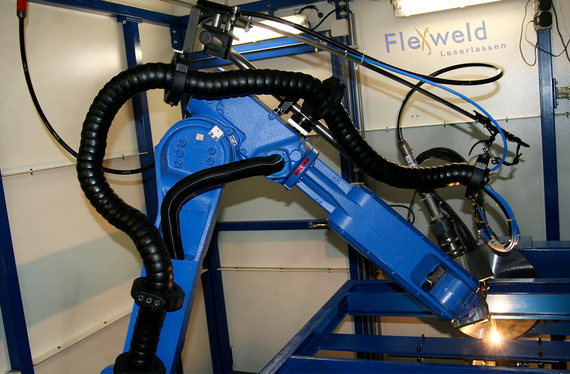 Robôs de soldadura a laser da Flexweld com as triflex R
